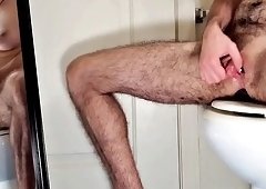 Free version: Spreading my ass in the bathroom